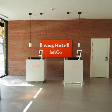 Easyhotel Barcelona Fira 2*