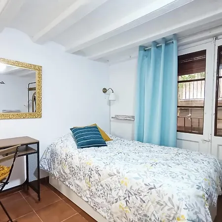 Colors Fira Gran Via Apartment *