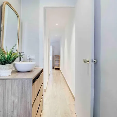 Casa Mandarina: 4 Bedrooms - 2 Terraces - Parking L'Hospitalet de Llobregat