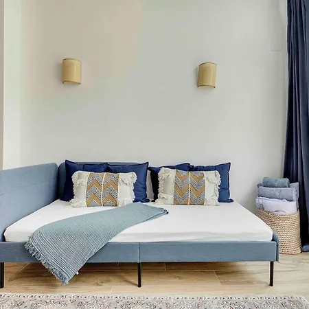 Casa Mandarina: 4 Bedrooms - 2 Terraces - Parking Holiday home L'Hospitalet de Llobregat
