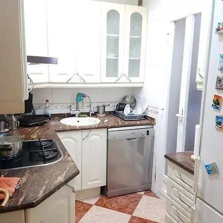 En Piso Compartido Cerca Del Camp Nou Homestay *