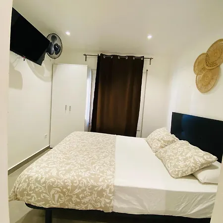 Apartamento Con Bano Privado Frente Al Metro L5 Barcelona-hospitalet L'Hospitalet de Llobregat