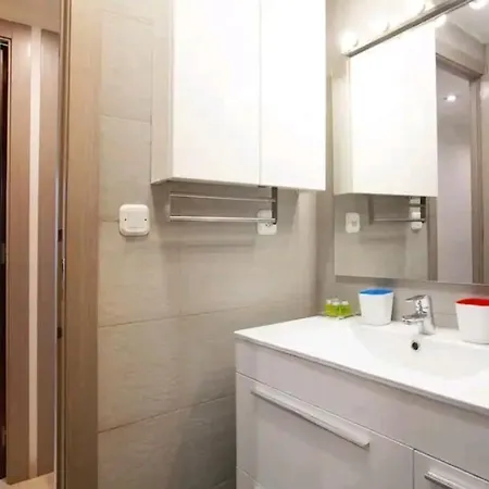 Centric Gran Via 5 *