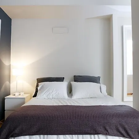 Fira Apartment