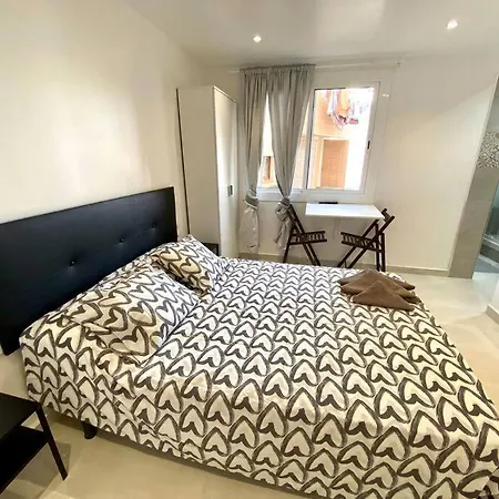 Con Bano Privado Frente Al Metro L5 Barcelona-hospitalet *