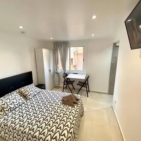 Con Bano Privado Frente Al Metro L5 Barcelona-hospitalet *