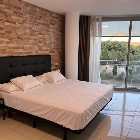 Fira Gran Via 2 - Private In A Shared - Privadas En Compartido Campsite