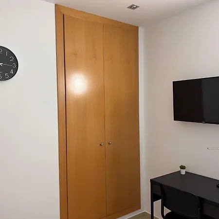 Campsite Fira Gran Via 2 - Private In A Shared - Privadas En Compartido *