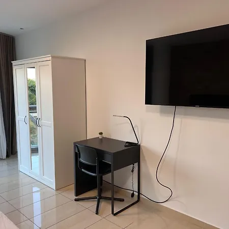 Fira Gran Via 2 - Private In A Shared - Privadas En Compartido Campsite L'Hospitalet de Llobregat