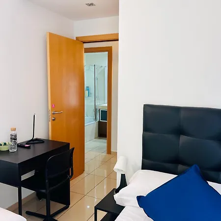 Fira Gran Via 2 - Private In A Shared - Privadas En Compartido Campsite *