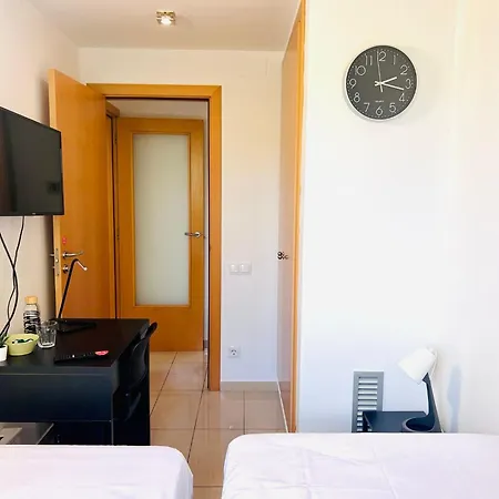 Campsite Fira Gran Via 2 - Private In A Shared - Privadas En Compartido *