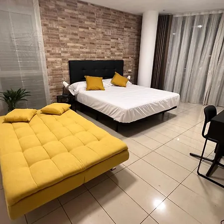 Campsite Fira Gran Via 2 - Private In A Shared - Privadas En Compartido