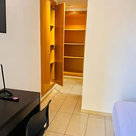 Fira Gran Via 2 - Private In A Shared - Privadas En Compartido Campsite