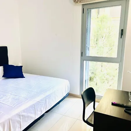 Campsite Fira Gran Via 2 - Private In A Shared - Privadas En Compartido *