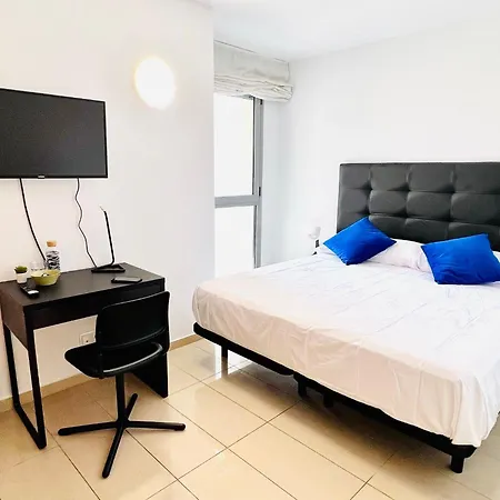 Fira Gran Via 2 - Private In A Shared - Privadas En Compartido Campsite *