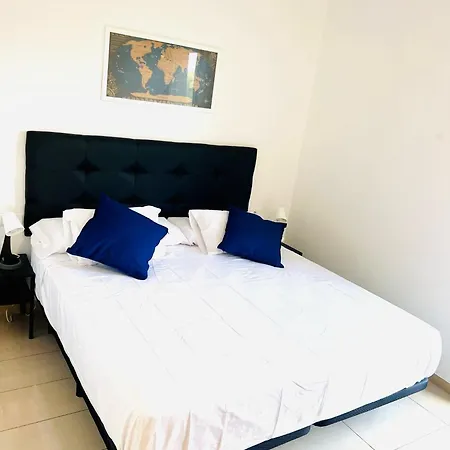 Campsite Fira Gran Via 2 - Private In A Shared - Privadas En Compartido