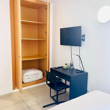 Campsite Fira Gran Via 2 - Private In A Shared - Privadas En Compartido L'Hospitalet de Llobregat