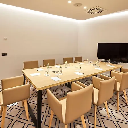 Hampton By Hilton Barcelona Fira Gran Via 3*