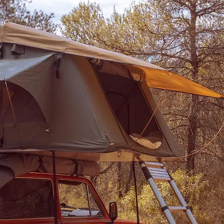 Lada Niva Camperized - Available In Barcelona Apartment L'Hospitalet de Llobregat