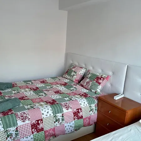 Amplio Cerca De Fira Y Del Centro