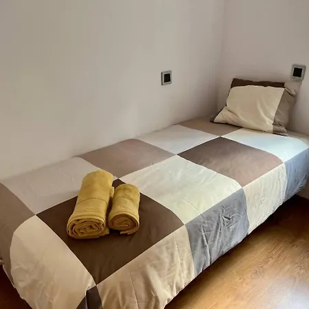 Amplio Cerca De Fira Y Del Centro Apartment