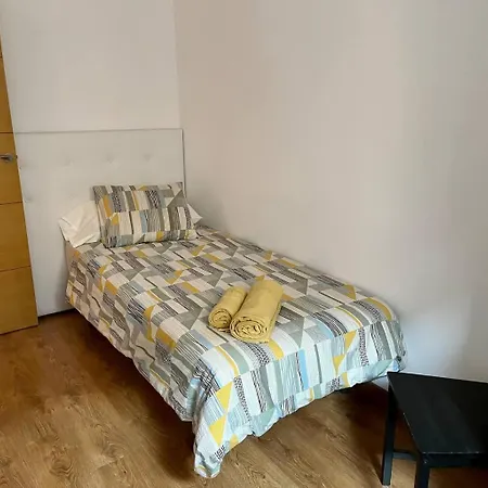 Amplio Cerca De Fira Y Del Centro