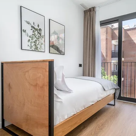 Limehome Barcelona Placa Pirineus L'Hospitalet de Llobregat