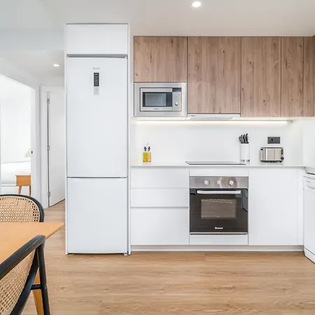 Limehome Barcelona Placa Pirineus *