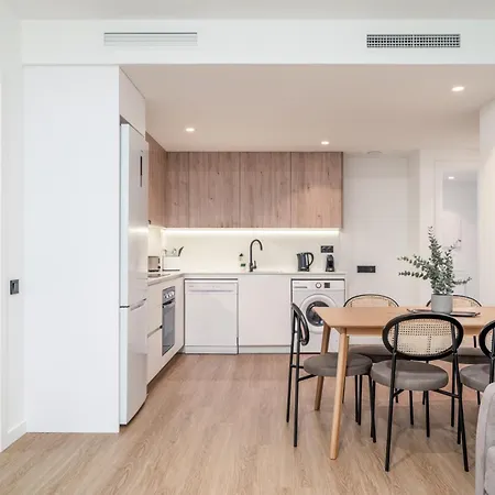 Limehome Barcelona Placa Pirineus L'Hospitalet de Llobregat