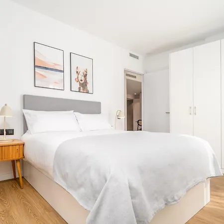 Limehome Barcelona Placa Pirineus
