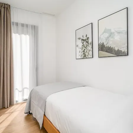 Limehome Barcelona Placa Pirineus Apartamento