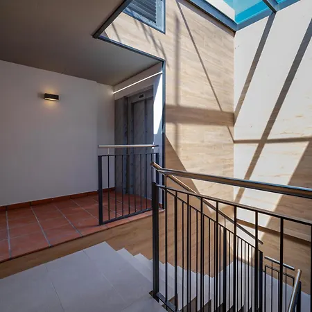 Limehome Barcelona Placa Pirineus L'Hospitalet de Llobregat