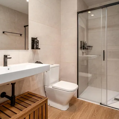 Limehome Barcelona Placa Pirineus L'Hospitalet de Llobregat