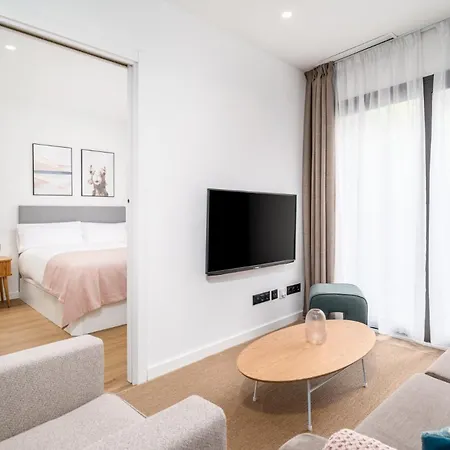 Limehome Barcelona Placa Pirineus *
