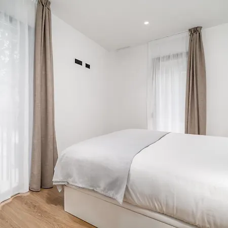 Apartamento Limehome Barcelona Placa Pirineus *