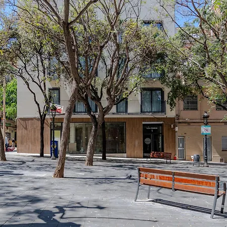Limehome Barcelona Placa Pirineus *