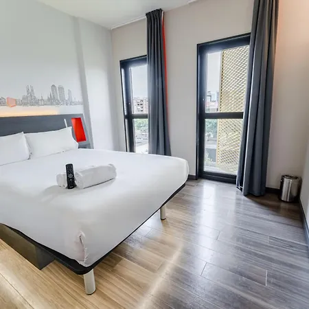 Easyhotel Barcelona Fira 2*