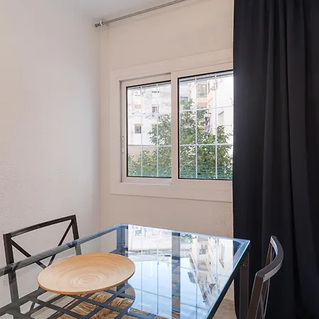 2-bedroom Just 1 Minute From The Metro