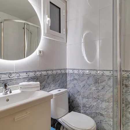 2-bedroom Just 1 Minute From The Metro * L'Hospitalet de Llobregat