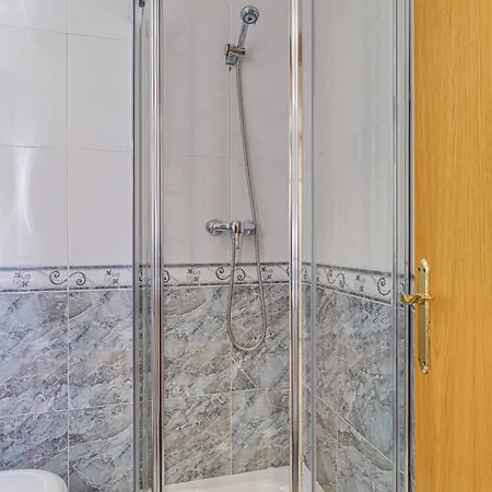 2-bedroom Just 1 Minute From The Metro