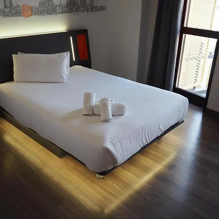 Easyhotel Barcelona Fira Hotel