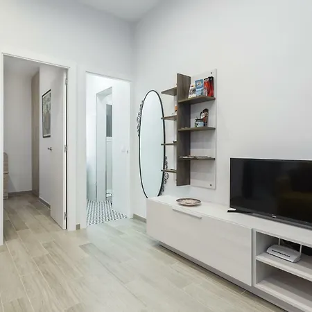 Beautiful 20 Minutes From Center Apartment *