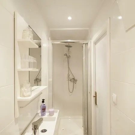 Cosy Fira Barcelona Apartment *