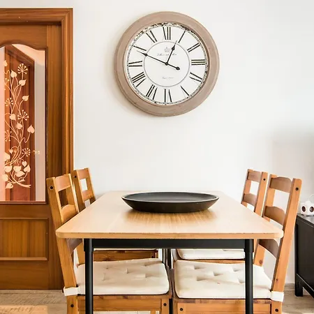 Cozy With Splashes Of Color Apartamento