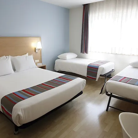 Hotel Travelodge Barcelona Fira 3*