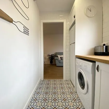 'walk To Camp Nou' Stylish 3bd Smart Tv Wifi Apartment L'Hospitalet de Llobregat