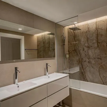 Europa Apartment *
