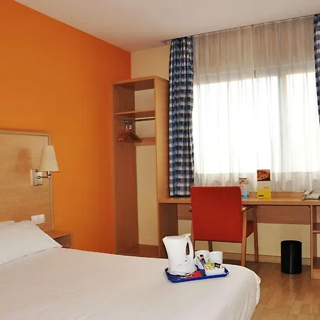 Travelodge Barcelona Fira 3*