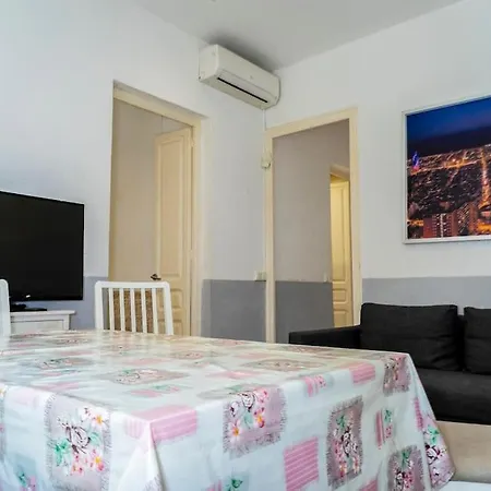 Apartment Spacious With Terrace Ariqus