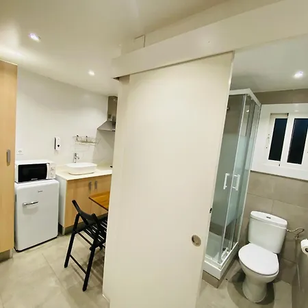 Con Bano Privado Frente Al Metro L5 Barcelona-hospitalet * L'Hospitalet de Llobregat